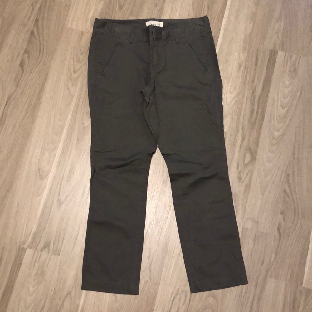 Old Navy Capri / cropped pant. Size 6. Medium gray